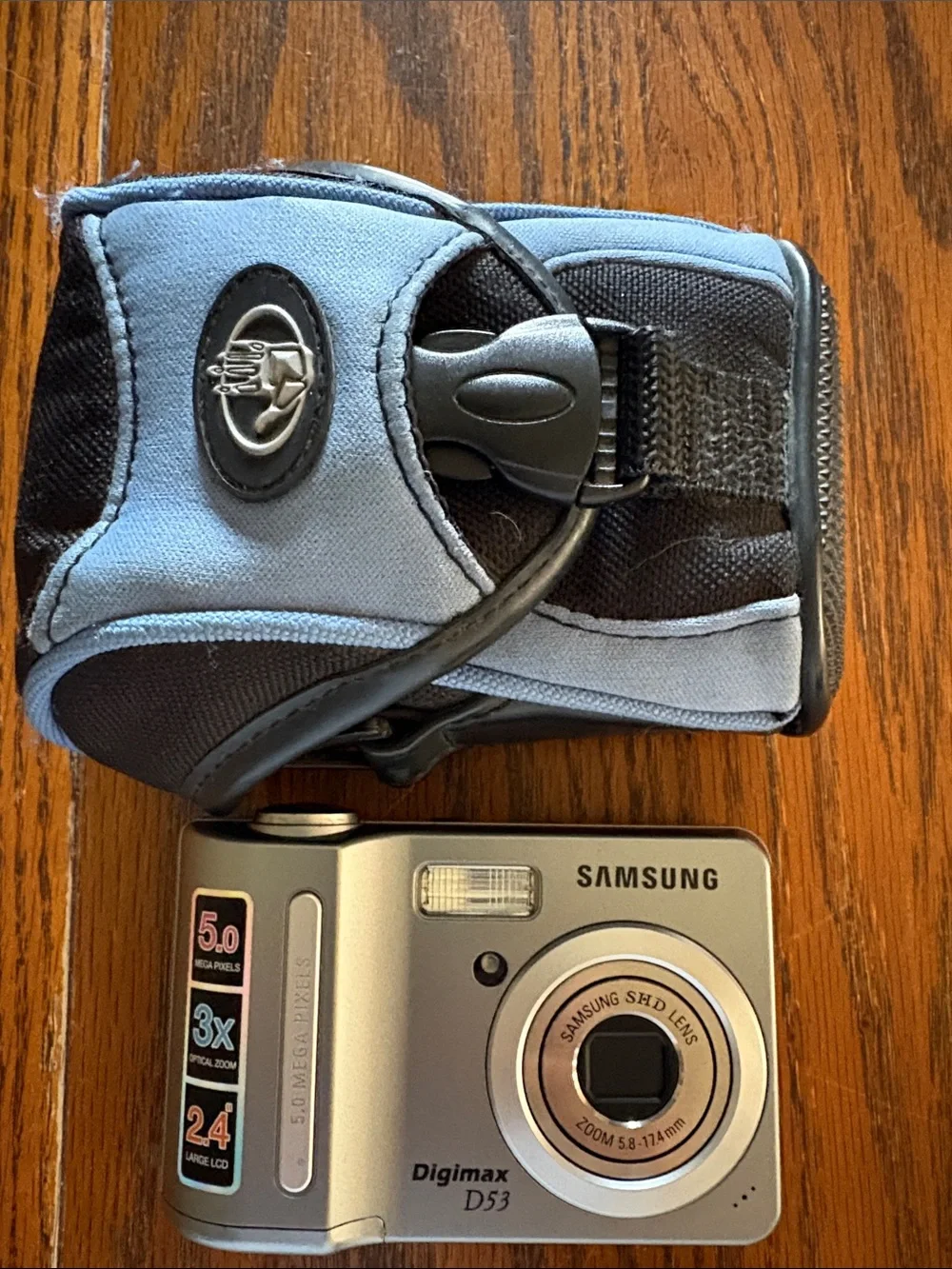 Samsung Digimax D53 5MP Silver Digital Camera Silver Tested Works with Case